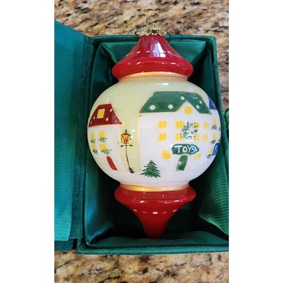 Pier 1 Li Bien Village Top Shape Ornament 2009 Green Box - Picture 2 of 2